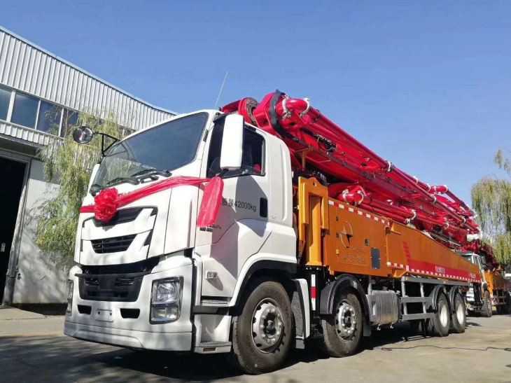 Qingling  GIGA VC61 8x4 Concrete Pump Truck