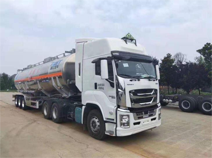  CHINA Heavy Duty VC61 6x4 Dangerous Goods Tractor With High-Top Roof Double Sleeper